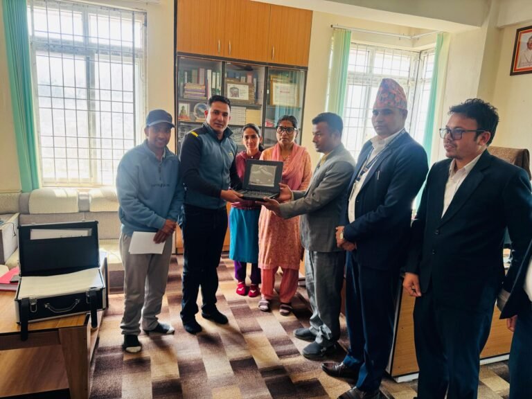 चौरजहारी नगरपालिकालाई ग्रामिण भिडियो एक्सरे मेसिन हस्तान्तरण
