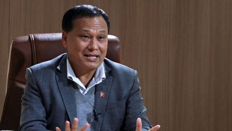 सरकारले हटायो कार्यकारी निर्देशकबाट कुलमान घिसिङलाई