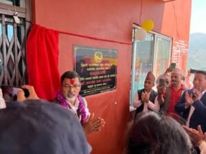 त्रिवेणी गाउँपालिकाको प्रशासकीय भवनको जनार्दन शर्माद्वारा उद्घाटन