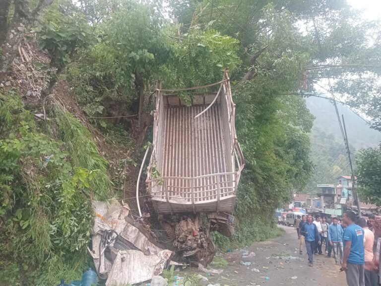 सिम्रुतु मिनी ट्रक दुर्घटना अपडेट: घाइते चालकको मृत्यु