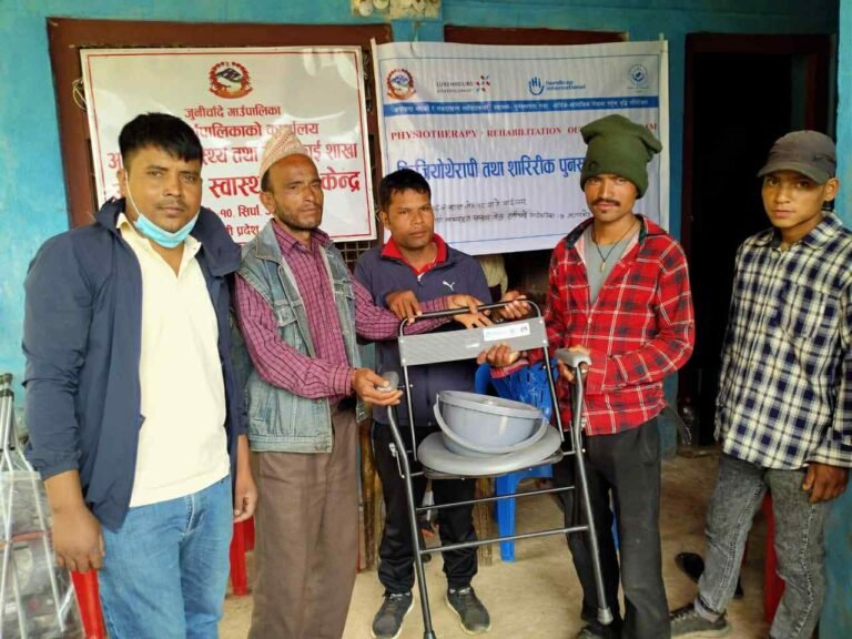 जाजरकोटको विकट गाउँमा पहिलो पटक फिजियोथेरापी शिविर